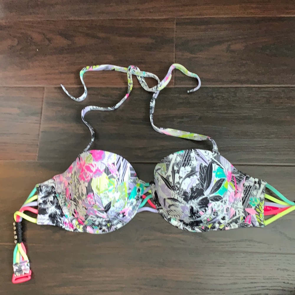 Beautiful top swimsuit VS never use